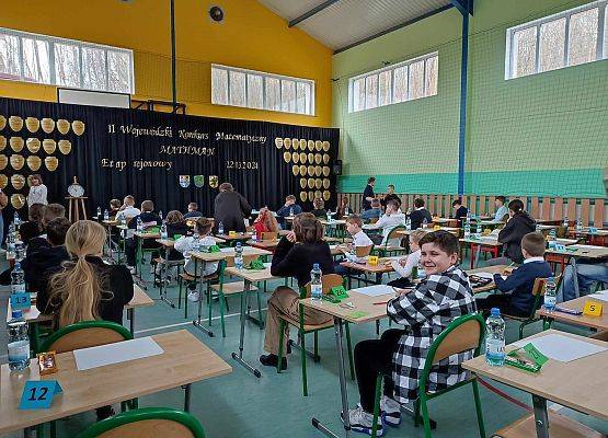 uczniowie podczas konkursu