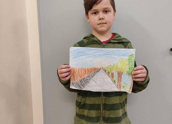 uczeń prezentuje swoją pracę