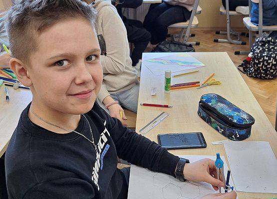 uczeń pracuje na ortoobrazkiem