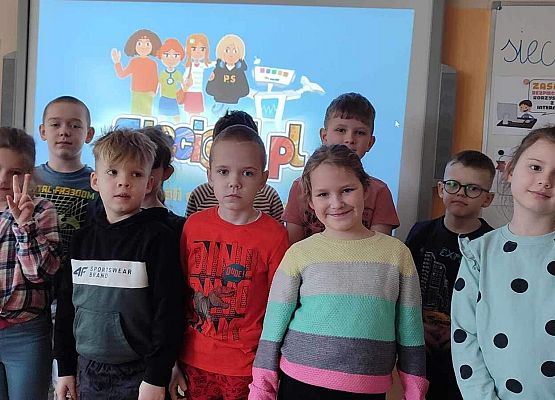 zdjęcie grupowe uczniów