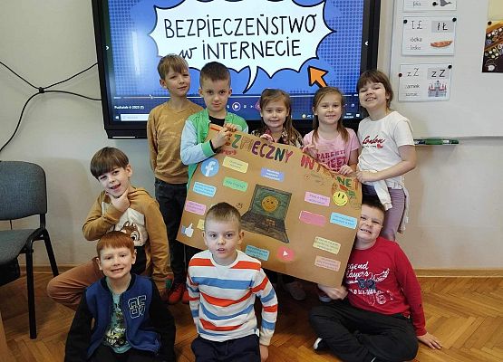 zdjęcie grupowe uczniów