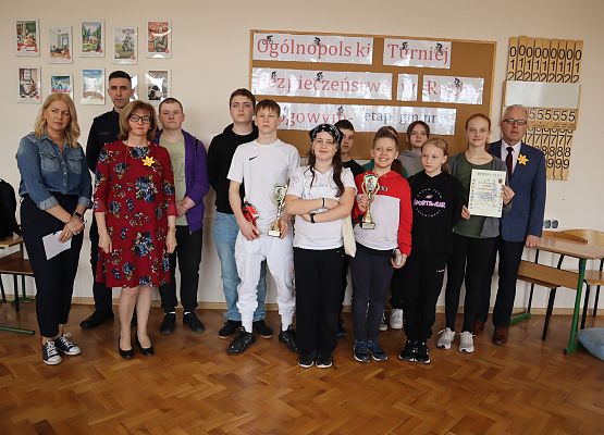 zdjęcie grupowe uczestników turnieju