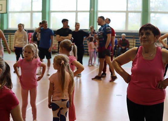 uczestnicy charytatywnej zumby