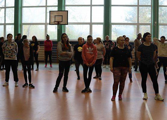 uczestnicy charytatywnej zumby