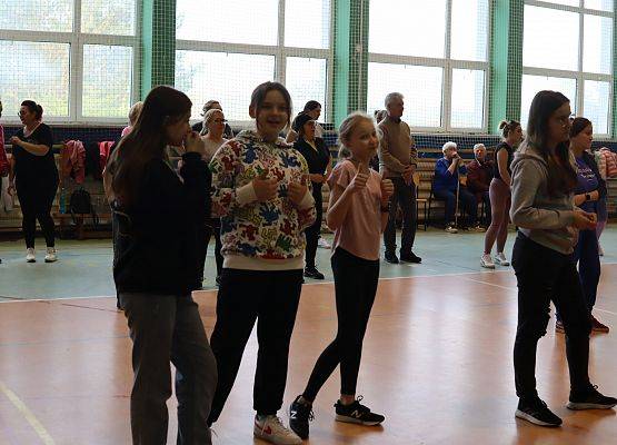 uczestnicy charytatywnej zumby