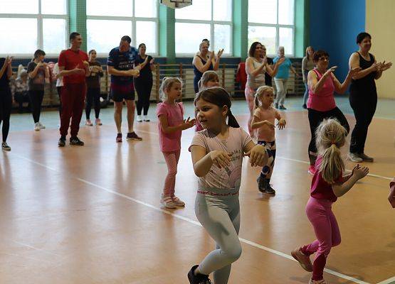 uczestnicy charytatywnej zumby