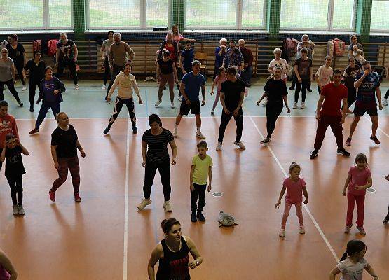 uczestnicy charytatywnej zumby