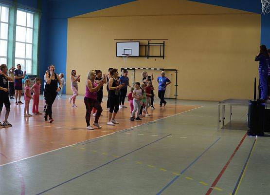 uczestnicy charytatywnej zumby