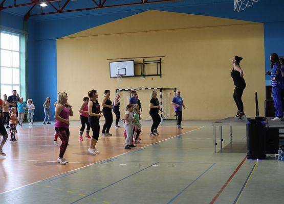 uczestnicy charytatywnej zumby