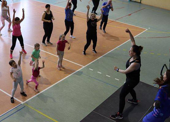 uczestnicy charytatywnej zumby