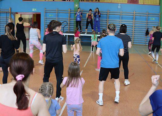 uczestnicy charytatywnej zumby