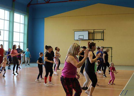 uczestnicy charytatywnej zumby