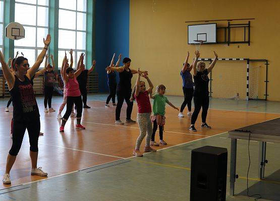 uczestnicy charytatywnej zumby