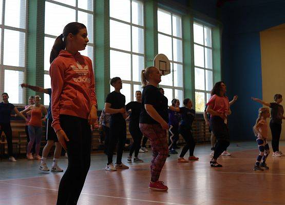 uczestnicy charytatywnej zumby