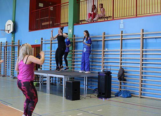 uczestnicy charytatywnej zumby