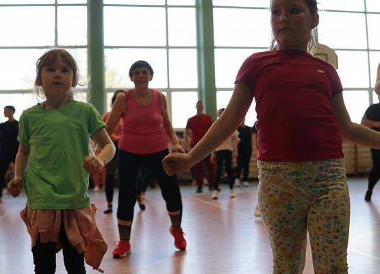 uczestnicy charytatywnej zumby