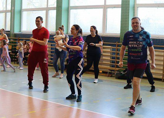 uczestnicy charytatywnej zumby