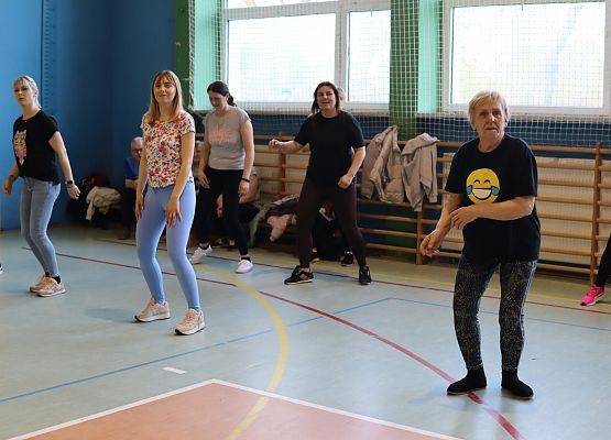 uczestnicy charytatywnej zumby