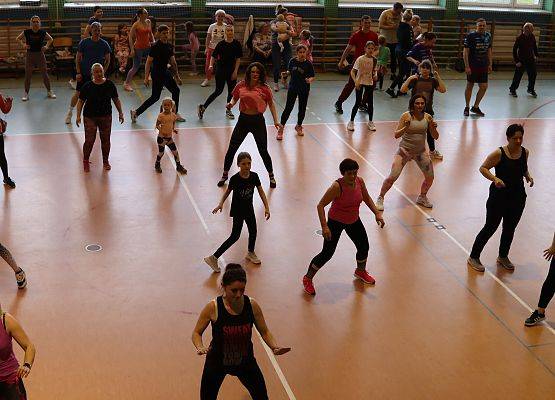 uczestnicy charytatywnej zumby