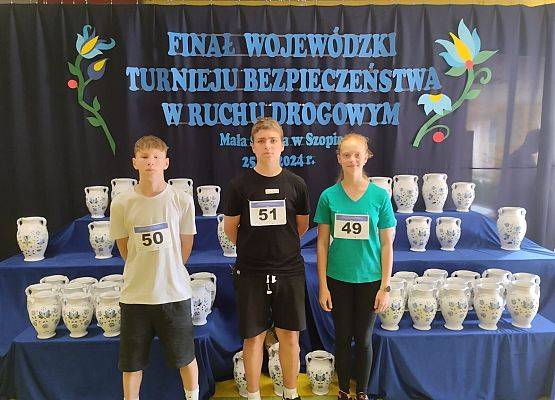 starsza grupa reprezentująca szkołę w turnieju