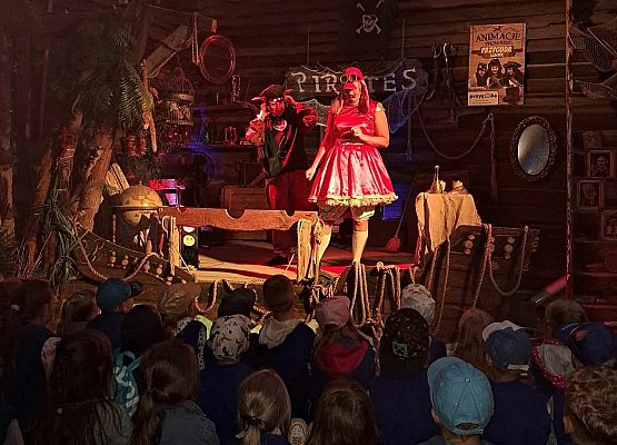 Grafika 16: Wycieczka przedszkolaków do Tajnej Bazy Pirackiej w Grąbkowie.