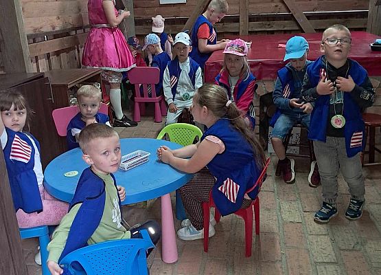 Grafika 20: Wycieczka przedszkolaków do Tajnej Bazy Pirackiej w Grąbkowie.