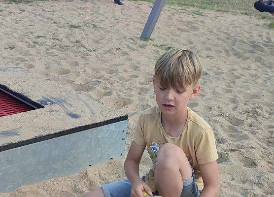 uczniowie podczas zabawy