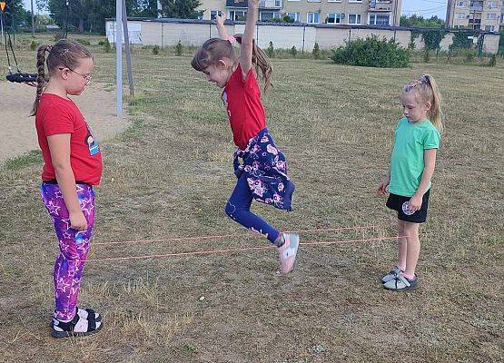 uczniowie podczas zabawy