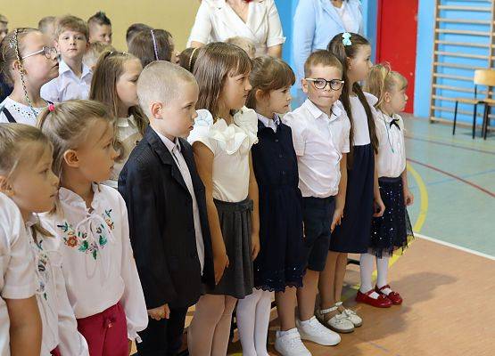 uczniowie  podczas uroczystości