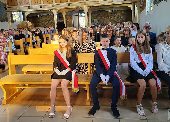 uczestnicy mszy świętej