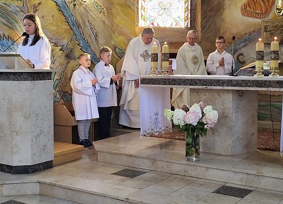 uczestnicy mszy świętej