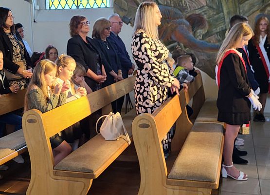 uczestnicy mszy świętej