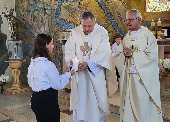 uczestnicy mszy świętej