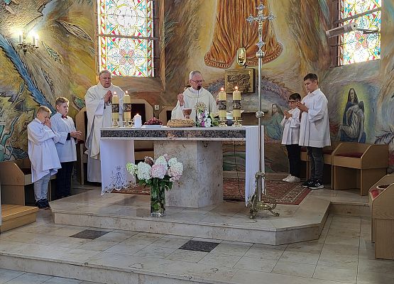 uczestnicy mszy świętej