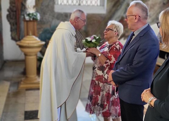 uczestnicy mszy świętej