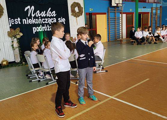 uczniowie występują