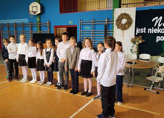 uczniowie występują