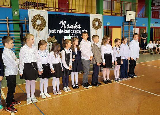 uczniowie występują