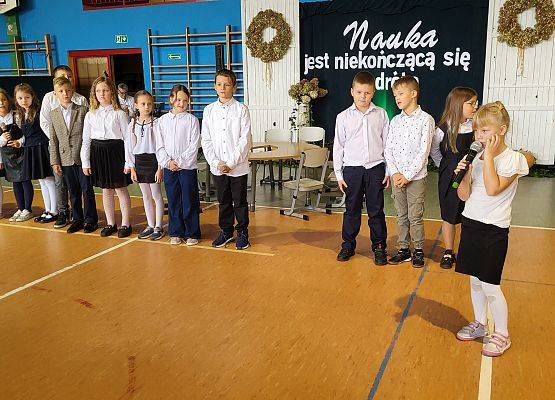 uczniowie występują