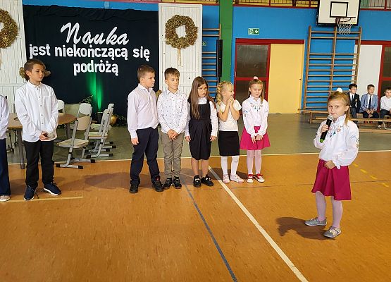 uczniowie występują