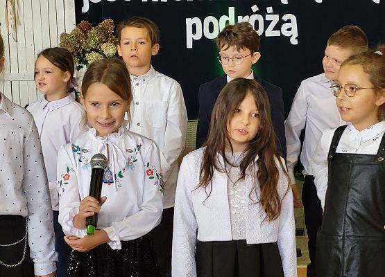 uczniowie występują