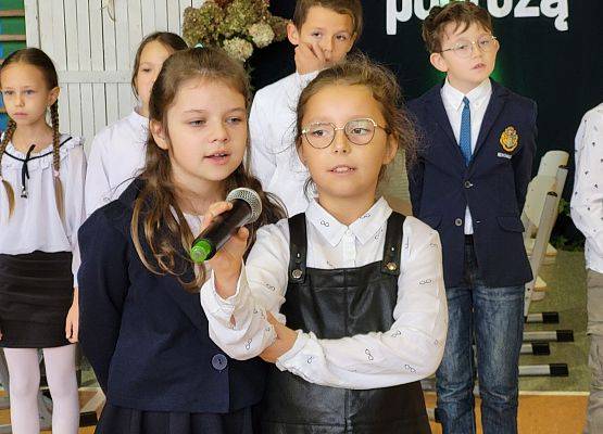 uczniowie występują