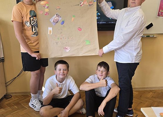 uczniowie prezentują wykonane zadanie