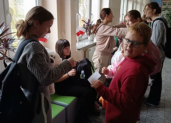 uczniowie wykonują zadania