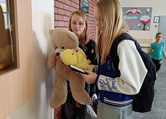 uczniowie wykonują zadania