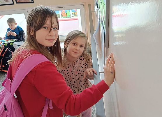 uczniowie wykonują zadania