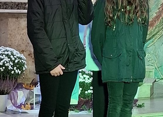 uczniowie występują w kościele