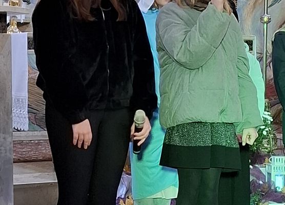 uczniowie występują w kościele