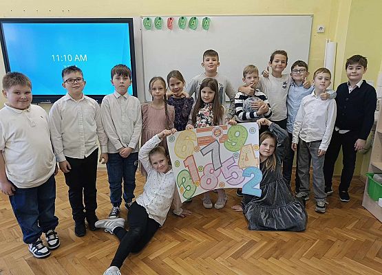 uczniowie prezentują wykonane zadanie