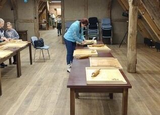 uczniowie na warsztatach w Swołowie